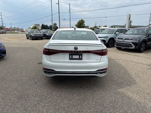 Used 2025 Volkswagen Jetta SEL image 7