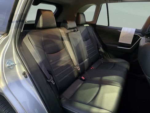 Used 2019 Toyota RAV4 Limited image 19