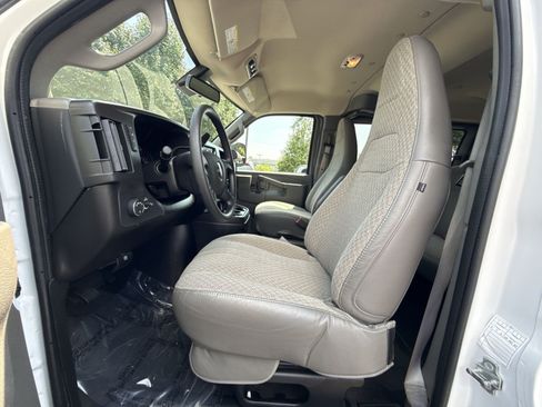 Used 2025 GMC Savana 3500 LT w/ LT Preferred Equipment Group RWD image 13