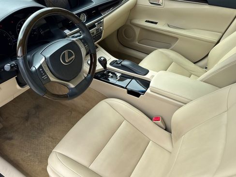 Used 2013 Lexus ES 350 w/ Premium Pkg FWD image 4