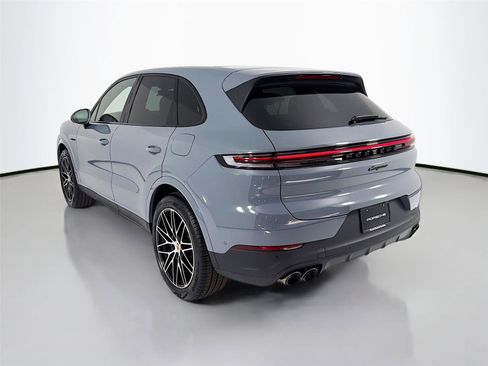 New 2026 Porsche Cayenne E-Hybrid image 3