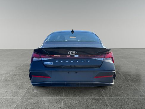 New 2025 Hyundai Elantra Sport image 4