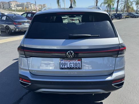 Used 2025 Volkswagen Taos SE image 8