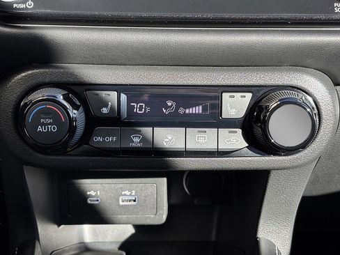 Used 2023 Nissan Kicks SR w/ SR Premium Package image 24