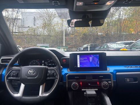 Used 2025 Toyota Tacoma TRD Off-Road image 34