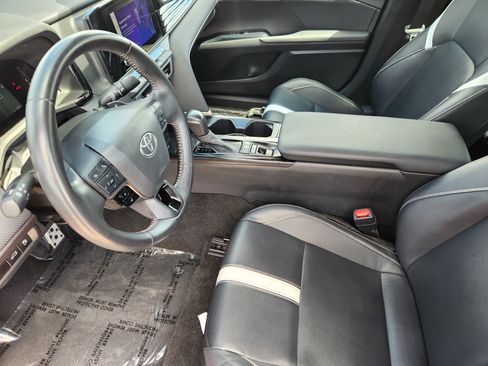 Used 2025 Toyota Camry SE FWD image 14