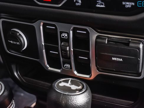 Used 2025 Jeep Wrangler Unlimited Sahara w/ Safety Group image 29