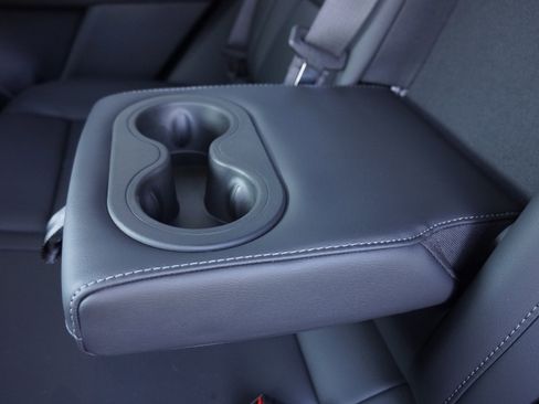 Used 2025 Cadillac XT4 Premium Luxury image 27