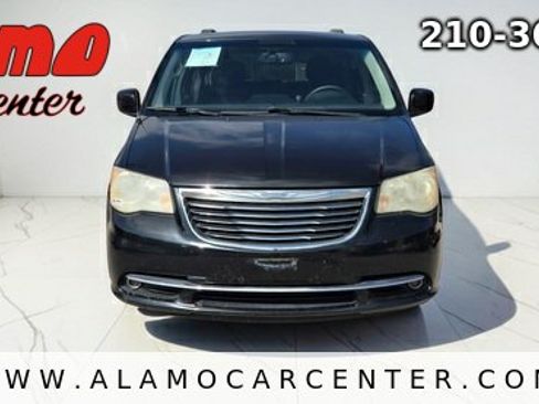 Used 2014 Chrysler Town & Country Touring FWD image 8