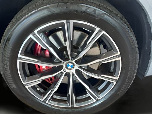 Used 2024 BMW X5 xDrive40i w/ M Sport Package AWD/4WD image 12