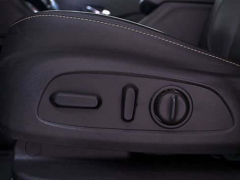 Used 2020 GMC Acadia SLT image 24