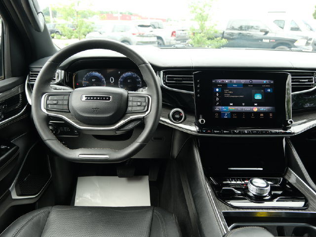 Used 2022 Jeep Wagoneer Series II AWD/4WD image 29