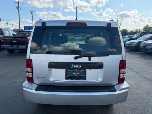 Used 2011 Jeep Liberty Sport AWD/4WD image 4