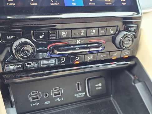 Used 2023 Jeep Grand Cherokee 4WD 4xe w/ Luxury Tech Group II image 13