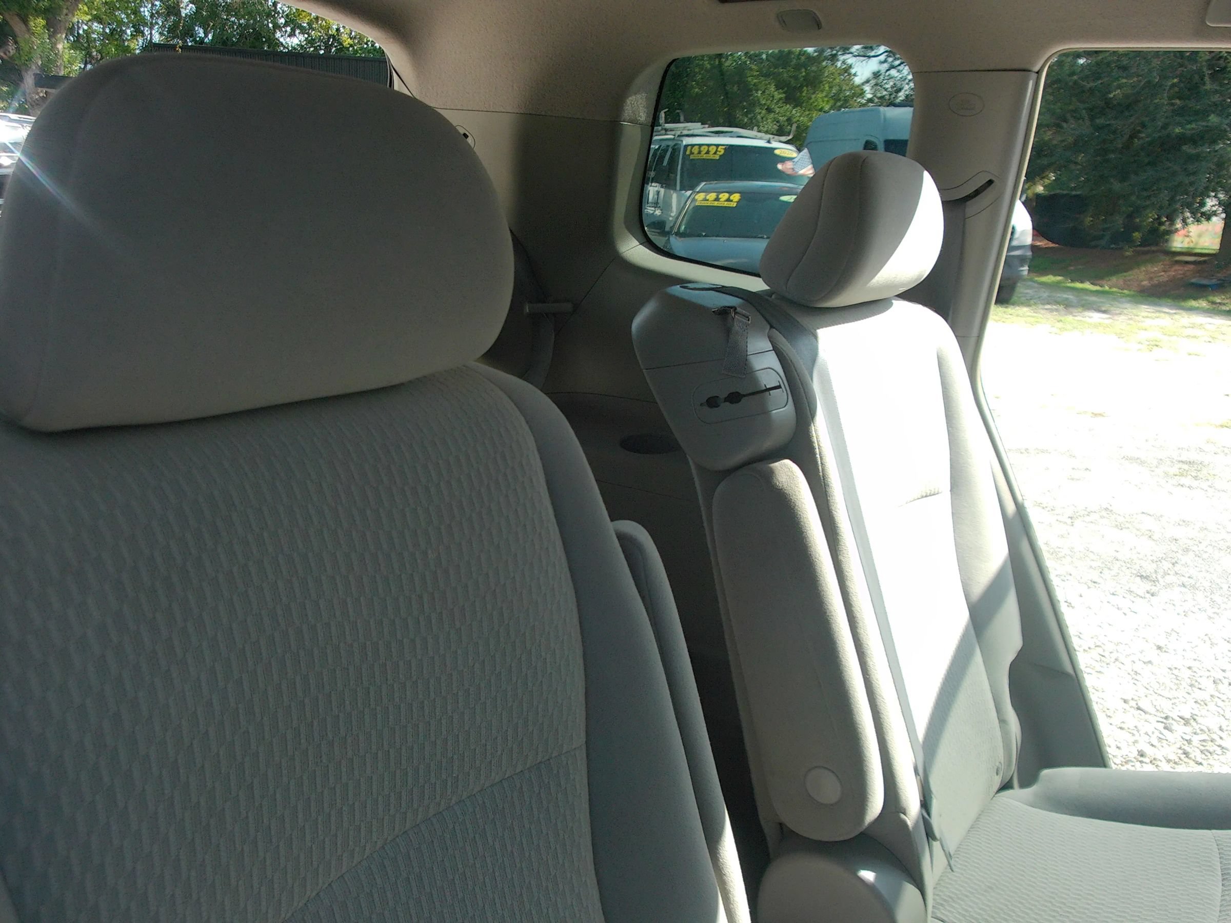 Used 2010 Toyota Highlander 2WD w/ 3rd Row Seat Pkg image 35