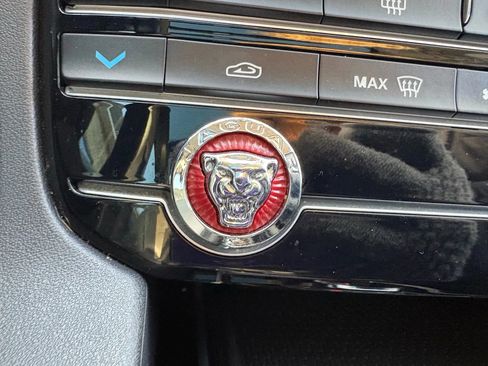 Used 2020 Jaguar F-PACE Premium image 20