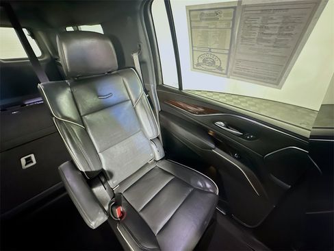 Used 2021 Cadillac Escalade ESV Premium Luxury w/ LPO, Illumination Package image 14