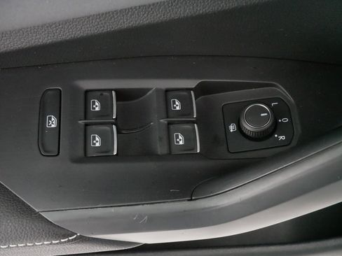 Certified 2025 Volkswagen Jetta SE image 19