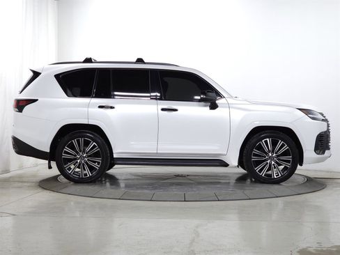 Used 2024 Lexus LX 600 4WD w/ Appearance Package image 12