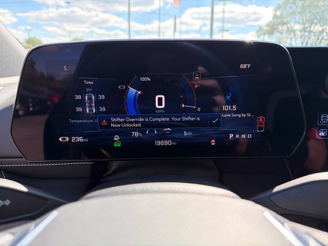 Certified 2024 Chevrolet Blazer EV LT AWD/4WD image 16