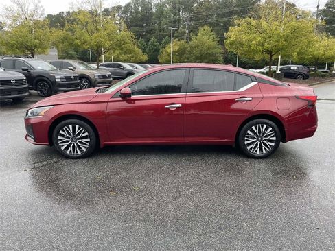 Used 2024 Nissan Altima 2.5 SV w/ SV Premium Package image 2
