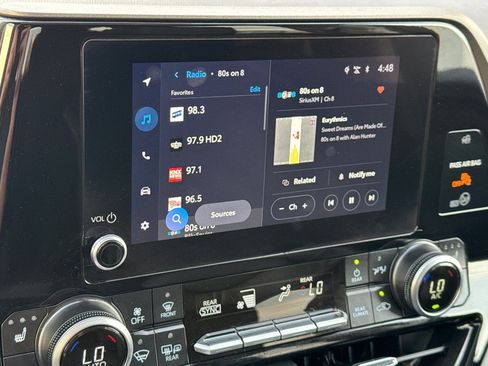 Used 2025 Toyota Highlander XLE image 19