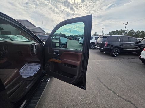 Used 2018 Chevrolet Silverado 1500 High Country image 12