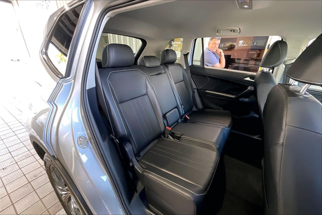 Used 2024 Volkswagen Tiguan SE AWD/4WD image 15