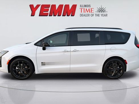 New 2027 Chrysler Pacifica Select FWD image 5