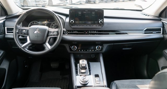 Used 2023 Mitsubishi Outlander SE AWD/4WD image 16
