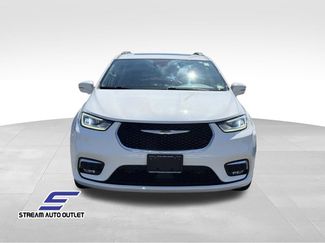 Used 2021 Chrysler Pacifica Touring-L w/ Uconnect Theater Family Group AWD/4WD video 2