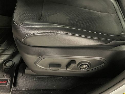 Used 2023 Jeep Grand Cherokee Altitude image 19