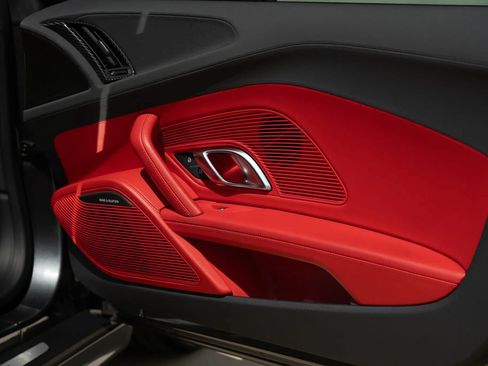 Used 2018 Audi R8 V10 RWD image 32
