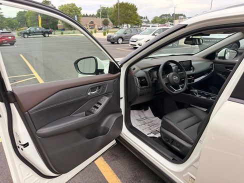 Used 2023 Nissan Rogue SL AWD/4WD image 9