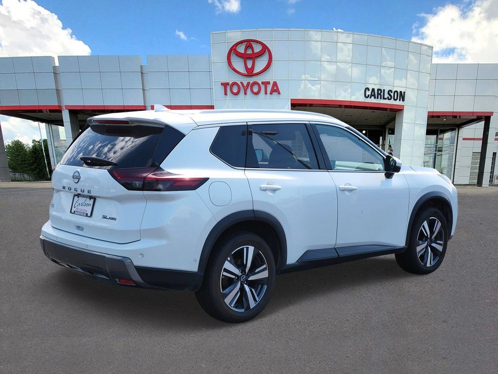 Used 2026 Nissan Rogue SL AWD/4WD image 5