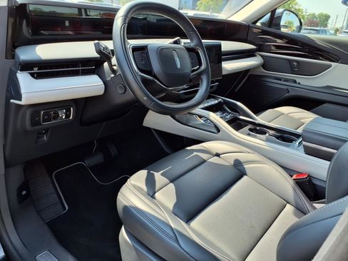 Used 2025 Lincoln Nautilus Premier image 14