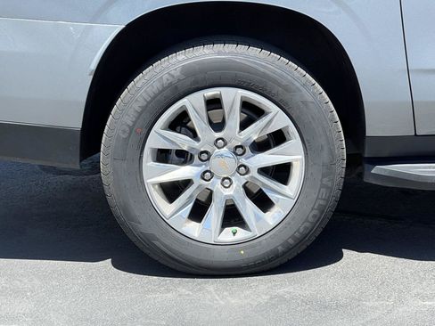 Used 2025 Chevrolet Suburban Premier AWD/4WD image 15