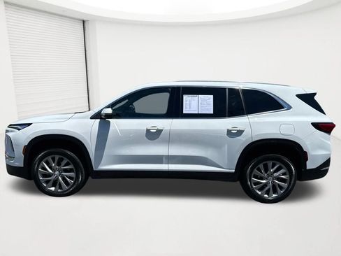 Used 2025 Buick Enclave Preferred AWD/4WD image 8
