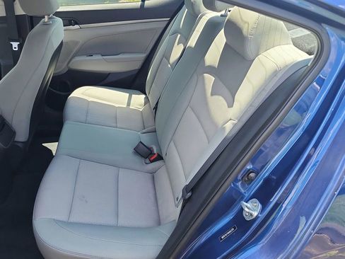 Used 2017 Hyundai Elantra SE image 30