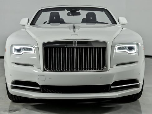Used 2017 Rolls-Royce Dawn image 5