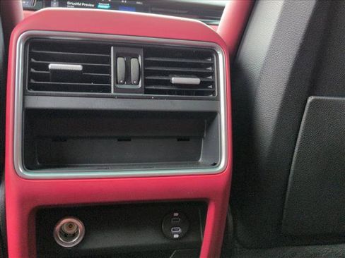 Used 2020 Porsche Cayenne image 18