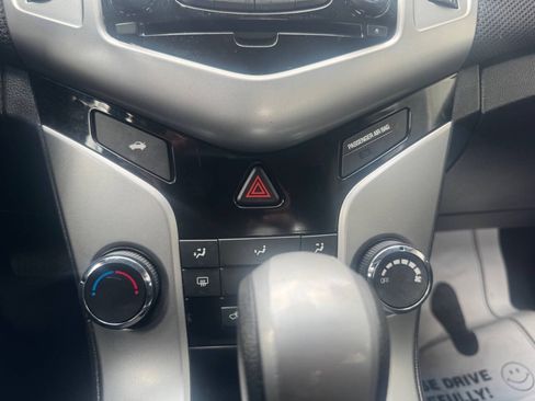 Used 2016 Chevrolet Cruze LT FWD image 11