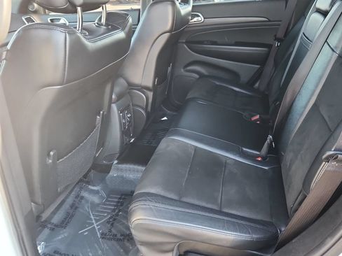 Used 2019 Jeep Grand Cherokee Altitude AWD/4WD image 11