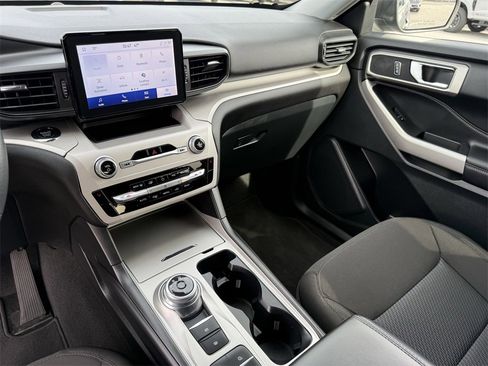 Used 2024 Ford Explorer XLT image 26