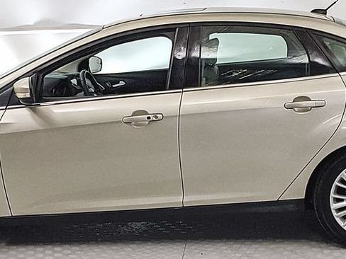 Used 2017 Ford Focus Titanium FWD image 5