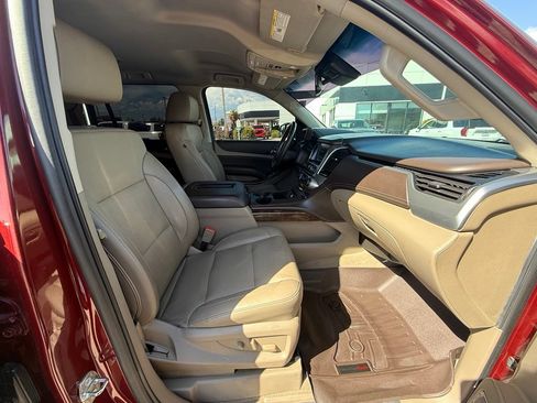 Used 2019 Chevrolet Tahoe LT w/ Luxury Package AWD/4WD image 18