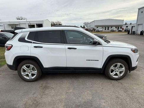 Used 2023 Jeep Compass Sport w/ Mopar Graphics Package image 7