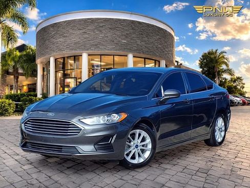 Used 2020 Ford Fusion SE FWD image 1