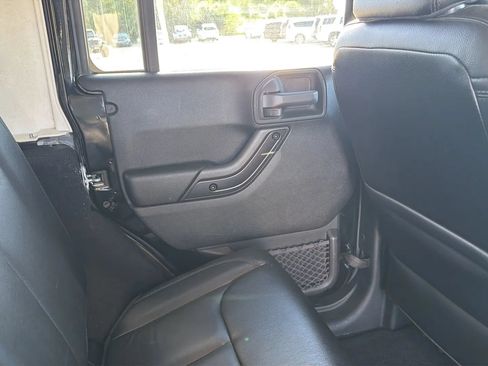 Used 2017 Jeep Wrangler Unlimited Sahara AWD/4WD image 87