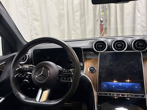 Used 2025 Mercedes-Benz GLC 350e 4MATIC image 3